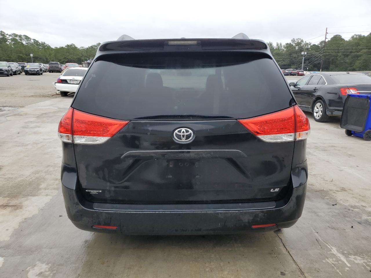 2011 Toyota Sienna Le - Фото 6