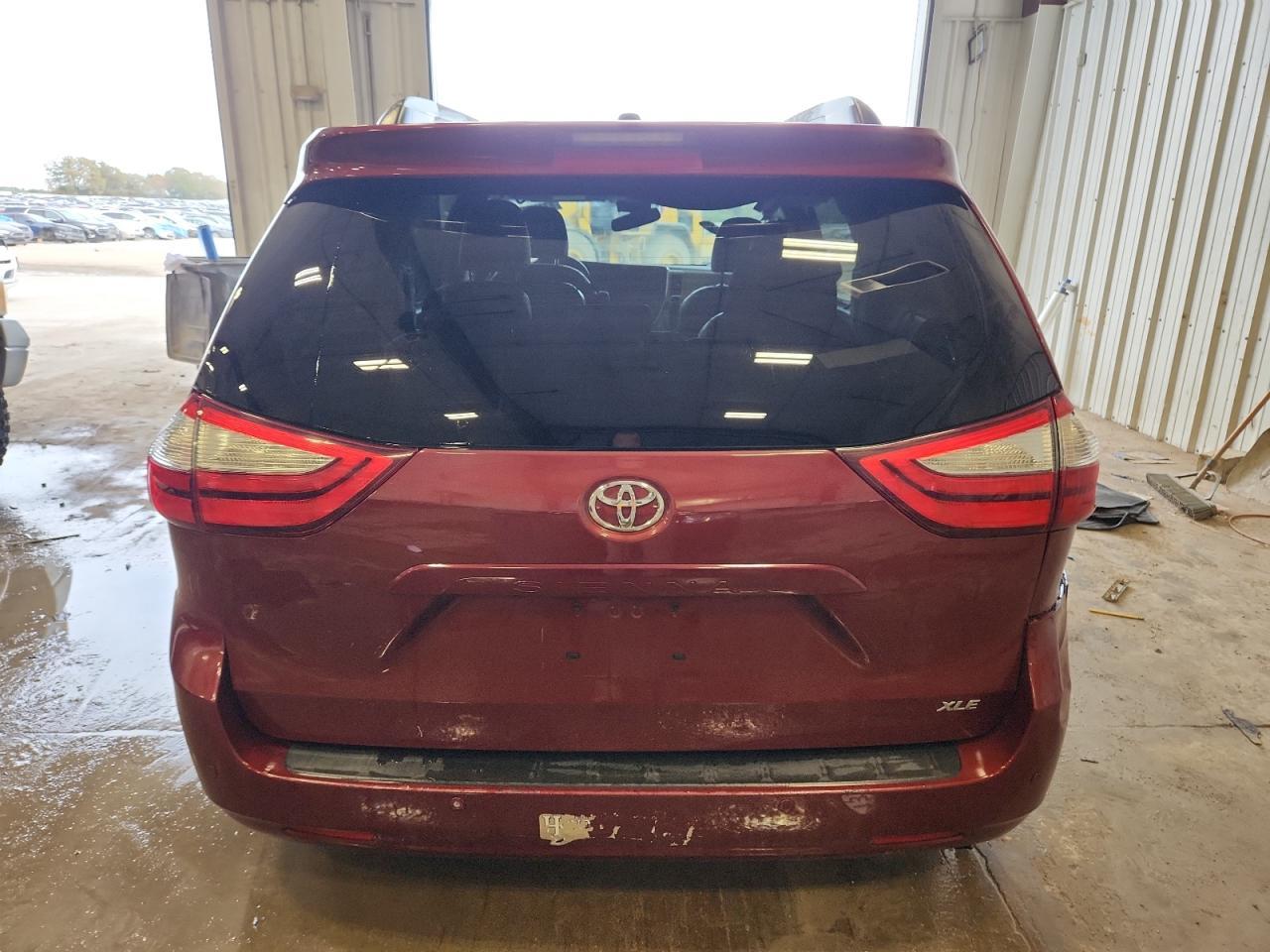 2016 Toyota Sienna Xle 8-Passenger - Фото 6