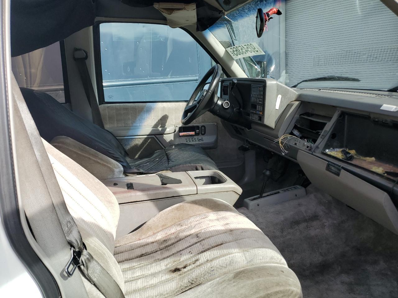 1992 Chevrolet Suburban K1500 - Фото 7