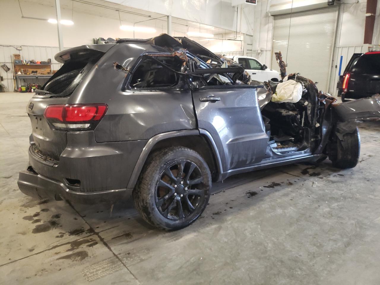 2018 Jeep Grand Cherokee Laredo - Image 3