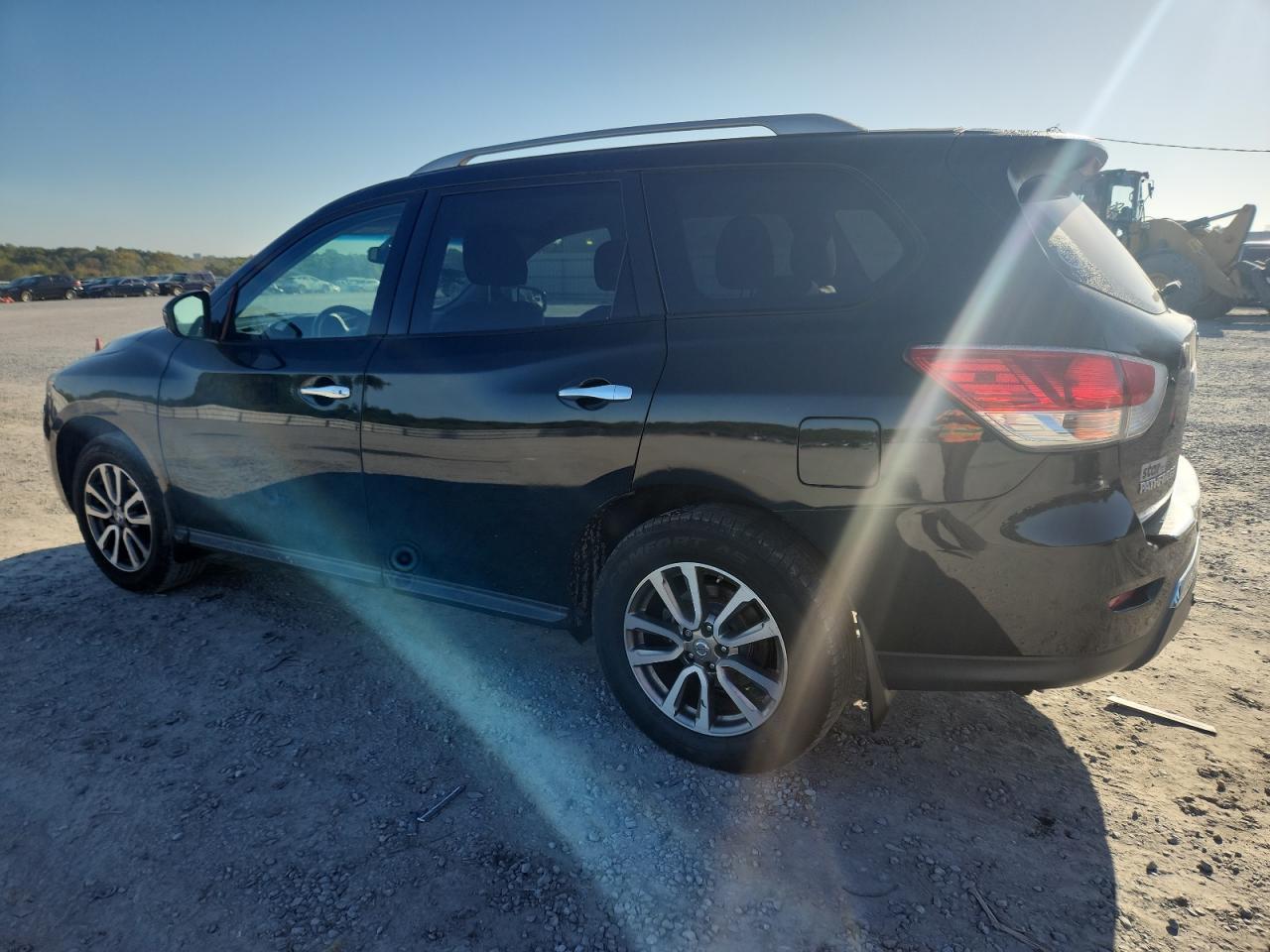 2015 Nissan Pathfinder S - Image 2