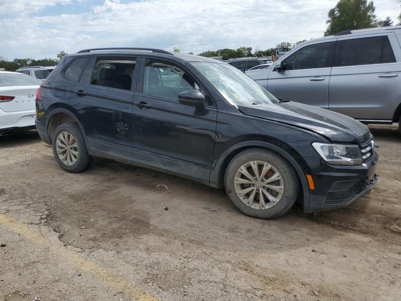 2018 Volkswagen Tiguan S - Image 4