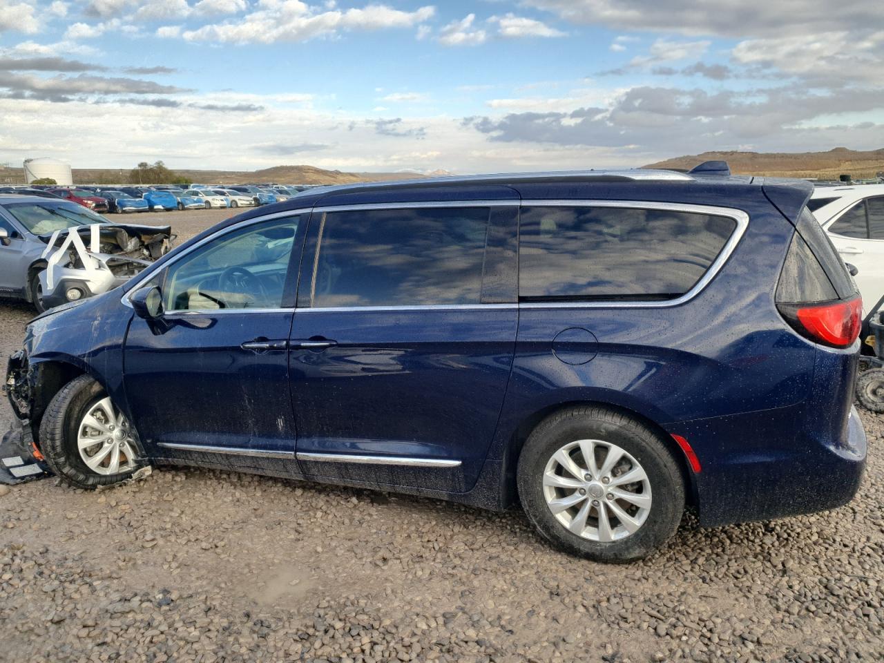 2019 Chrysler Pacifica Touring L - Фото 2