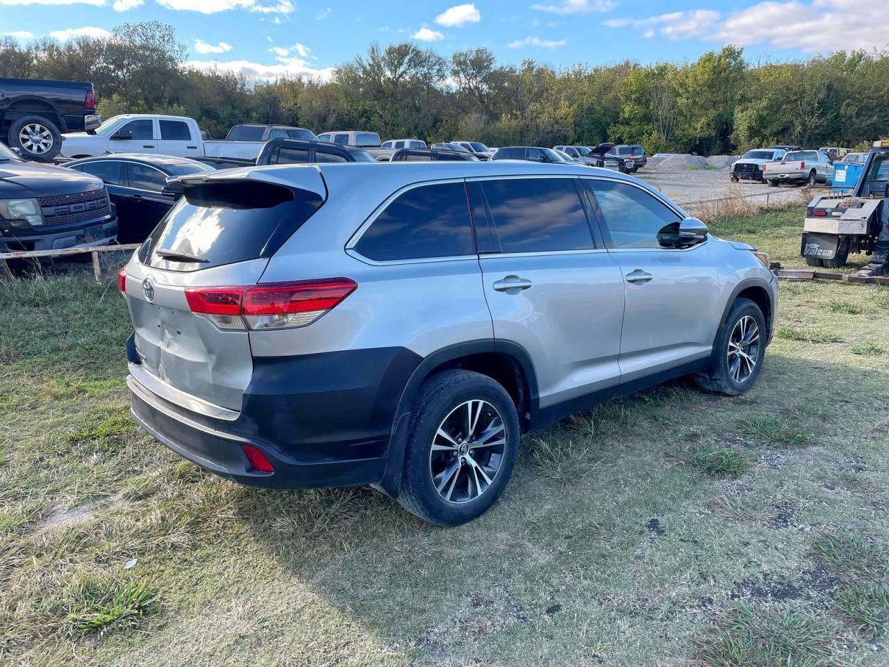2019 Toyota Highlander Le - Фото 4