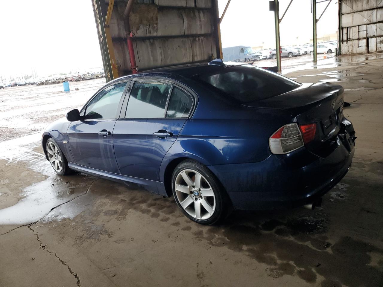 2011 BMW 323 I - Image 2