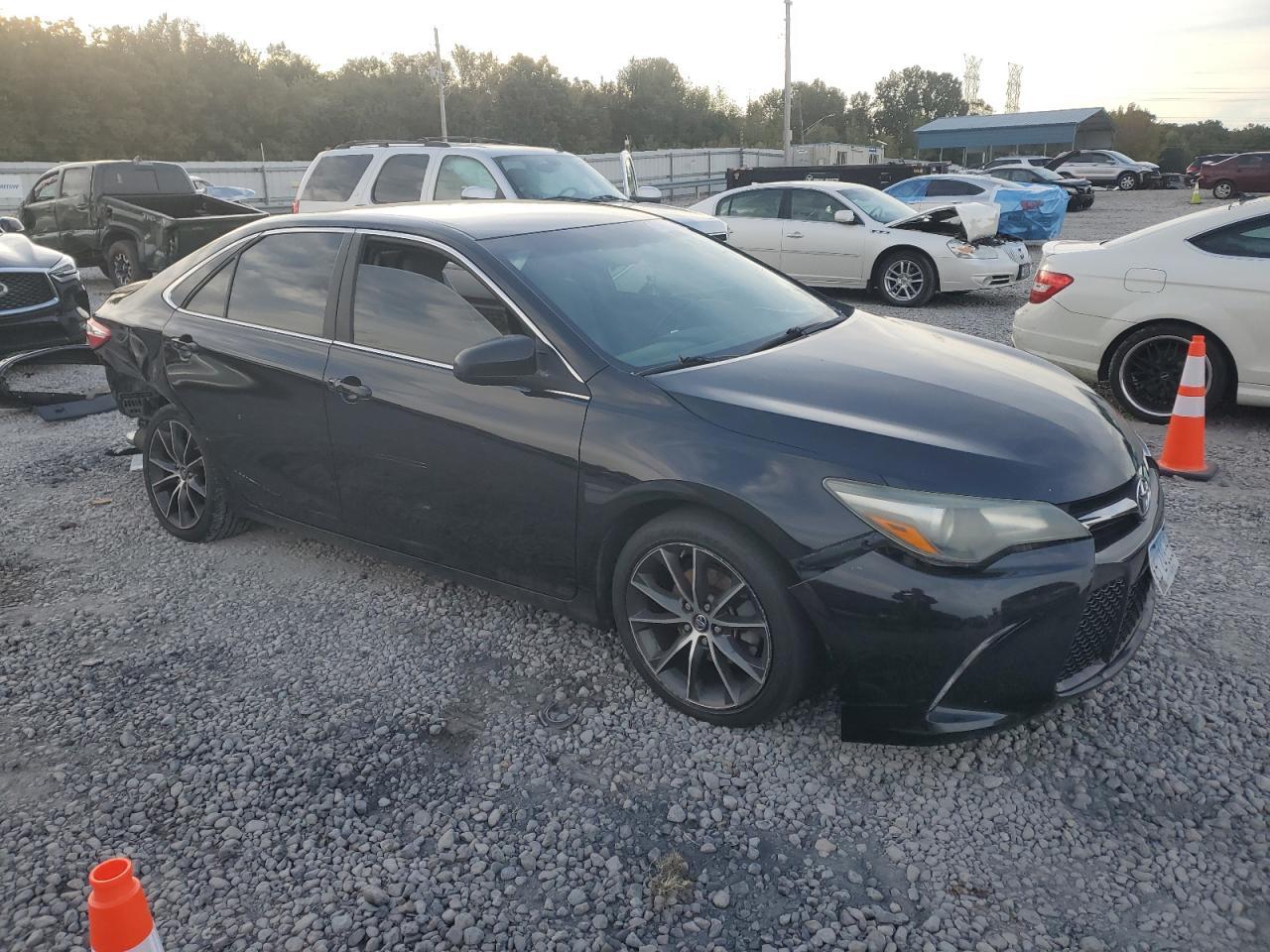 2015 Toyota Camry Le - Фото 4
