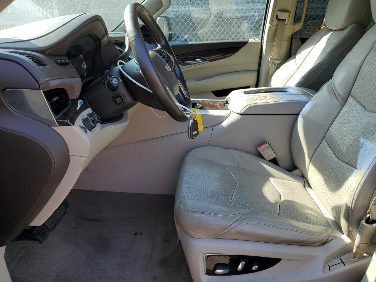 2016 Cadillac Escalade Luxury - Image 7