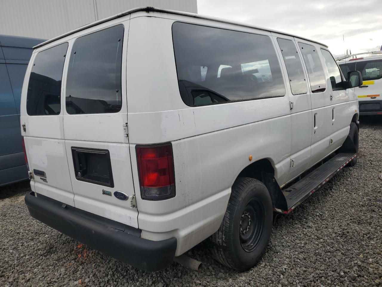 2012 Ford Econoline E250 Van - Фото 3