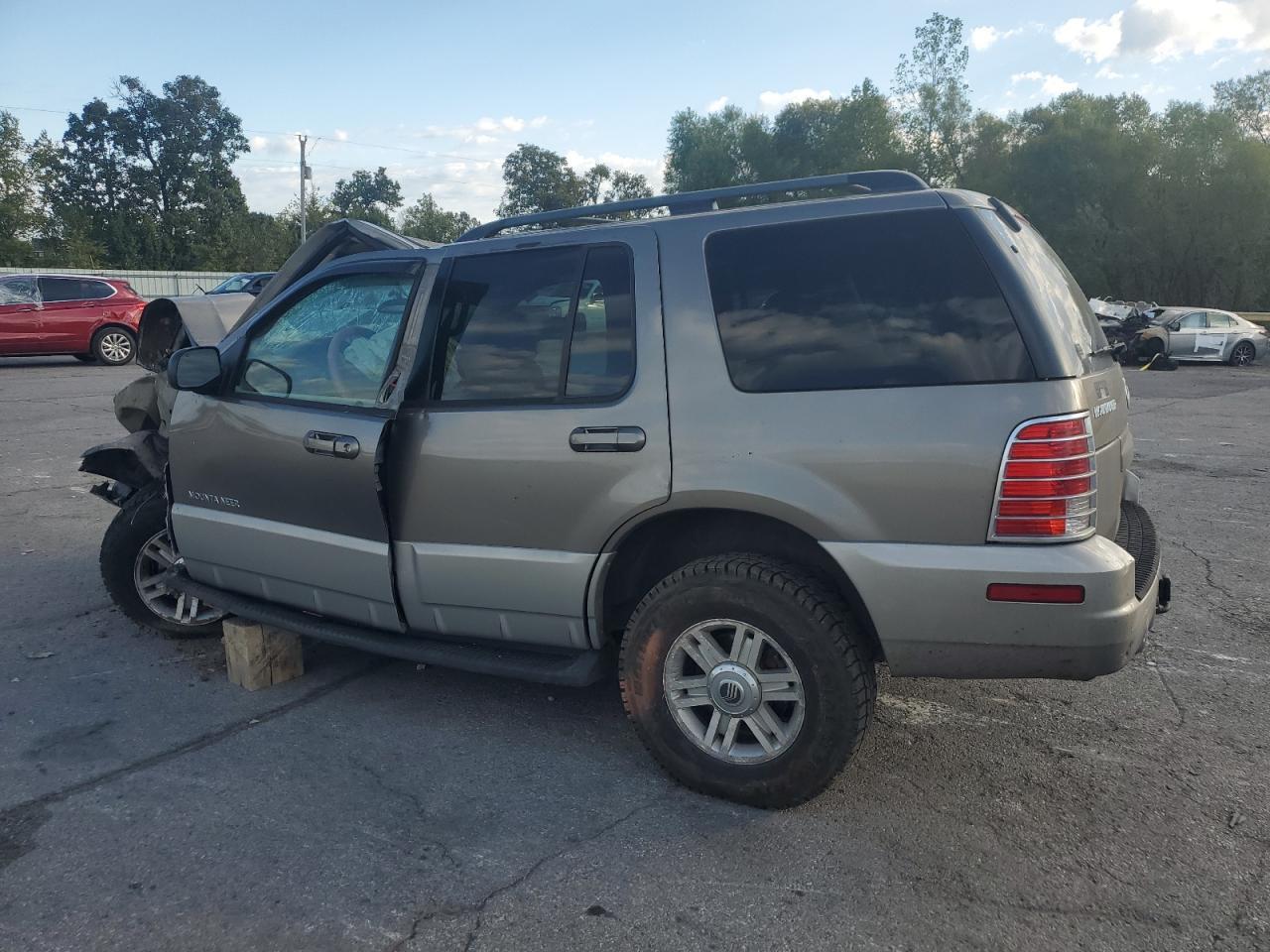 2002 Mercury Mountaineer - Image 2