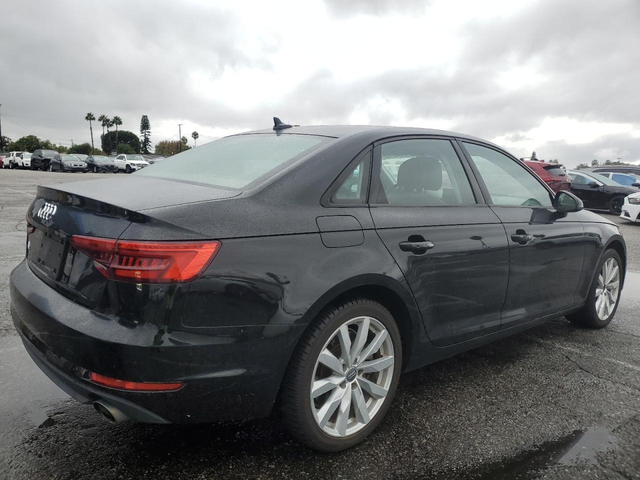 2017 Audi A4 Premium - Фото 3