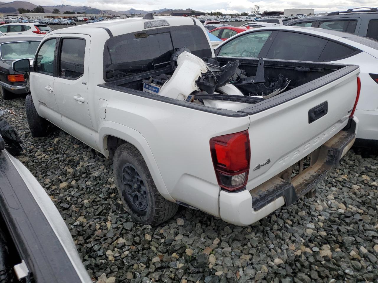 2020 Toyota Tacoma Double Cab - Фото 2