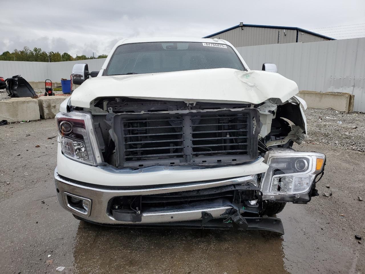 2018 Nissan Titan Sv - Image 5