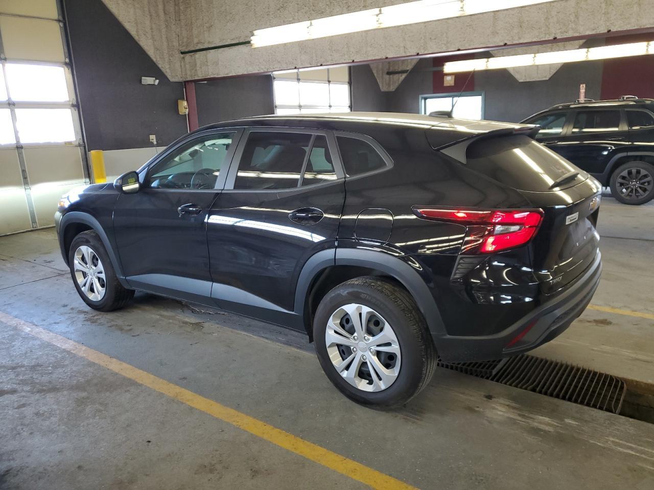 2024 Chevrolet Trax Ls - Фото 2