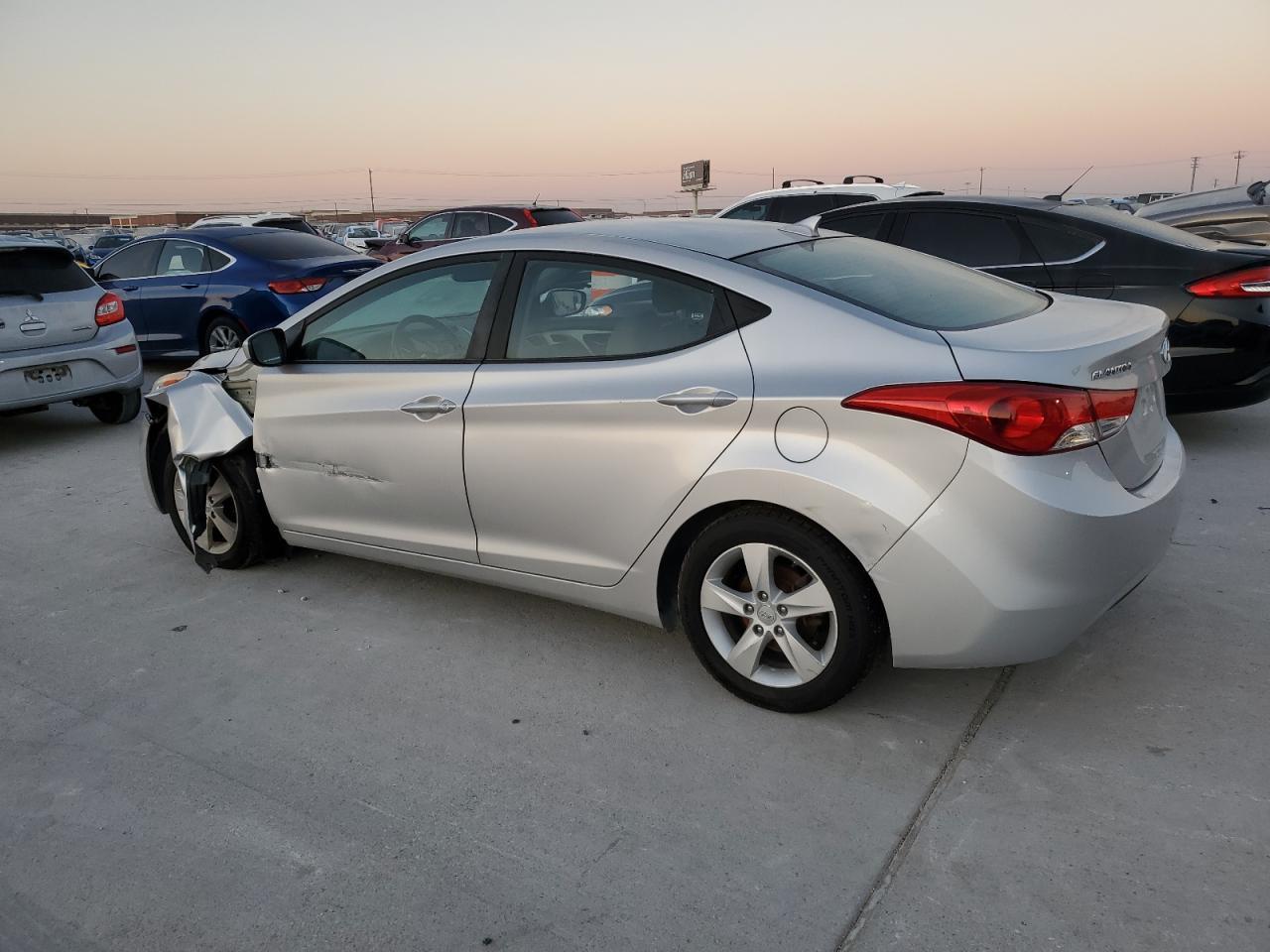 2013 Hyundai Elantra Gls - Фото 2