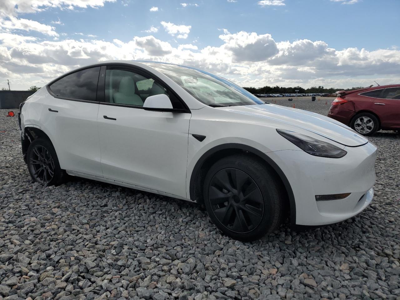 2024 Tesla Model Y - Фото 4
