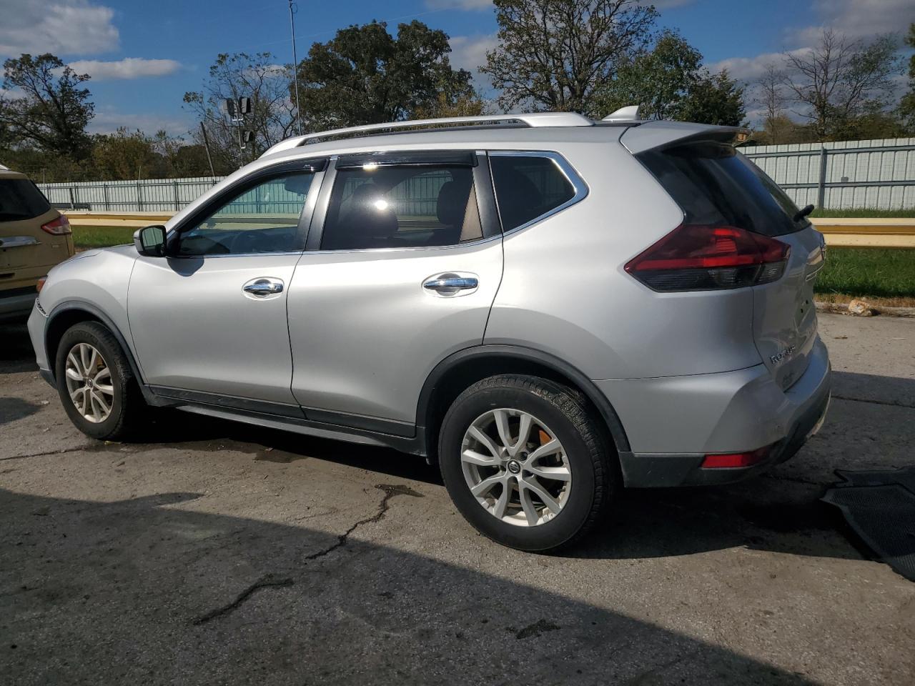 2019 Nissan Rogue S - Фото 2