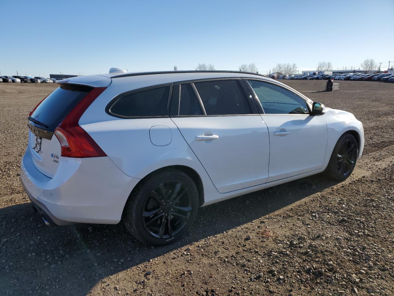 2018 Volvo V60 T6 Dynamic - Image 3