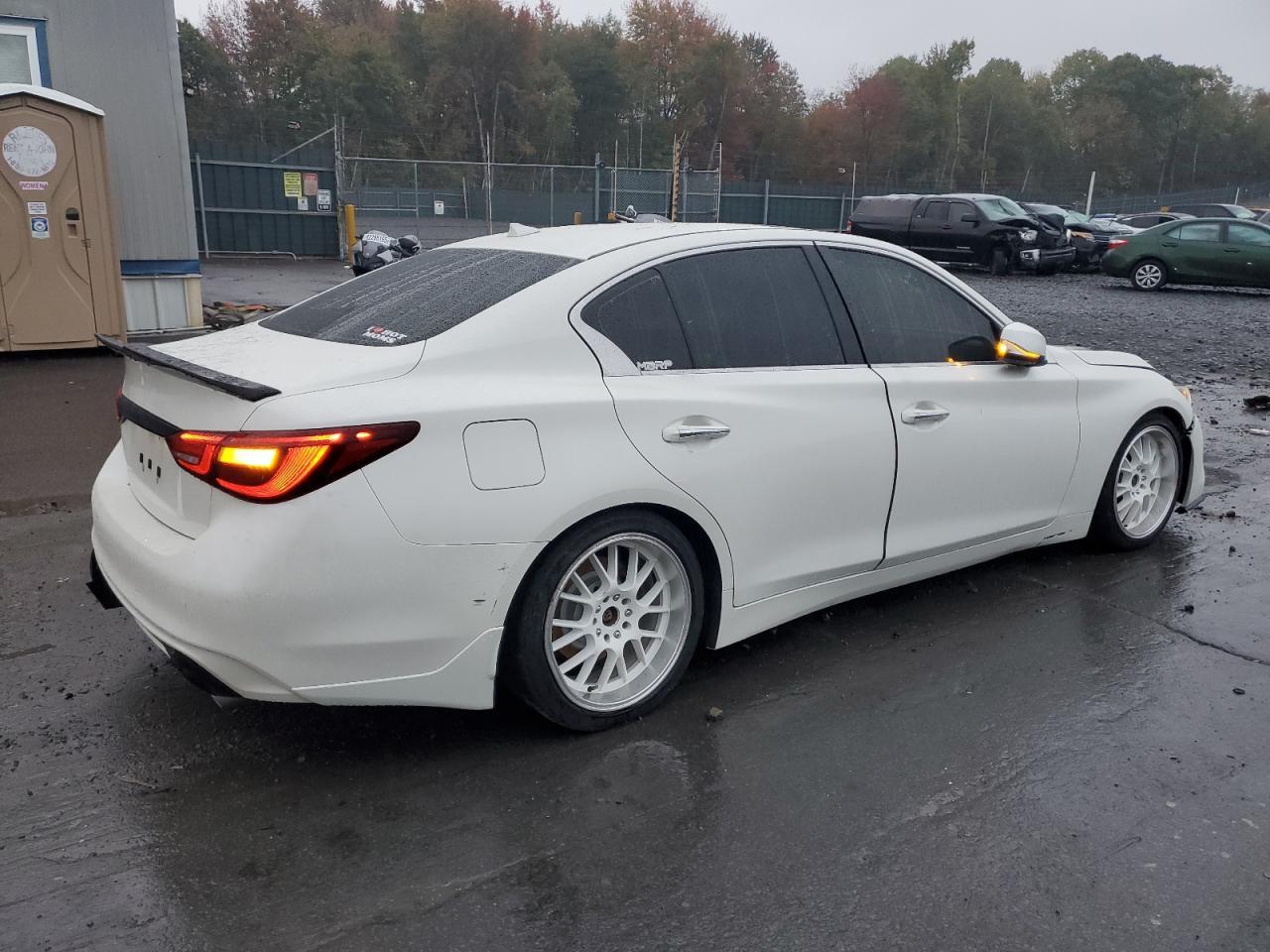 2018 Infiniti Q50 Luxe - Фото 3