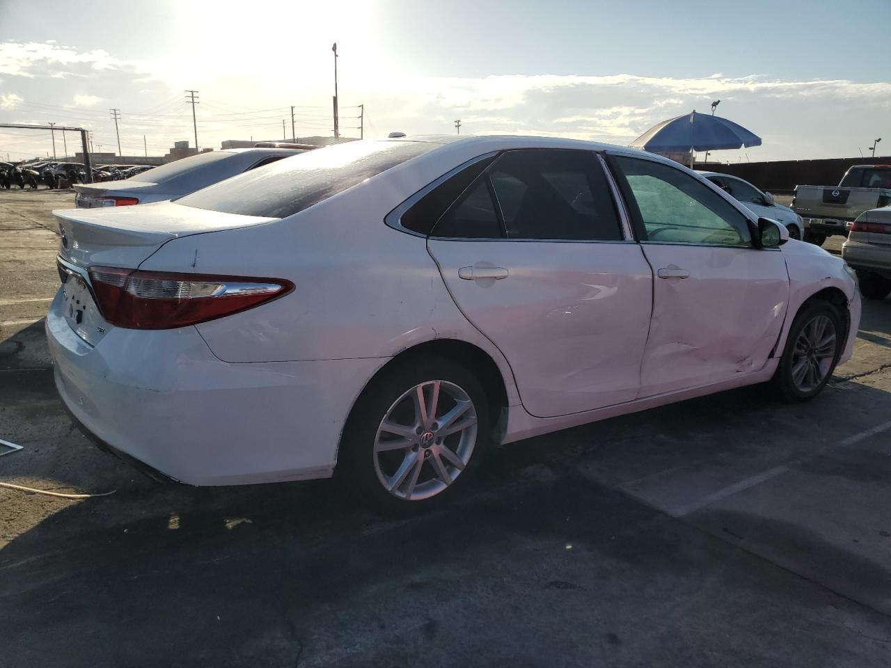 2017 Toyota Camry Le - Фото 3