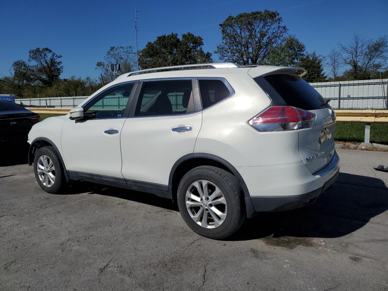 2014 Nissan Rogue S - Image 2