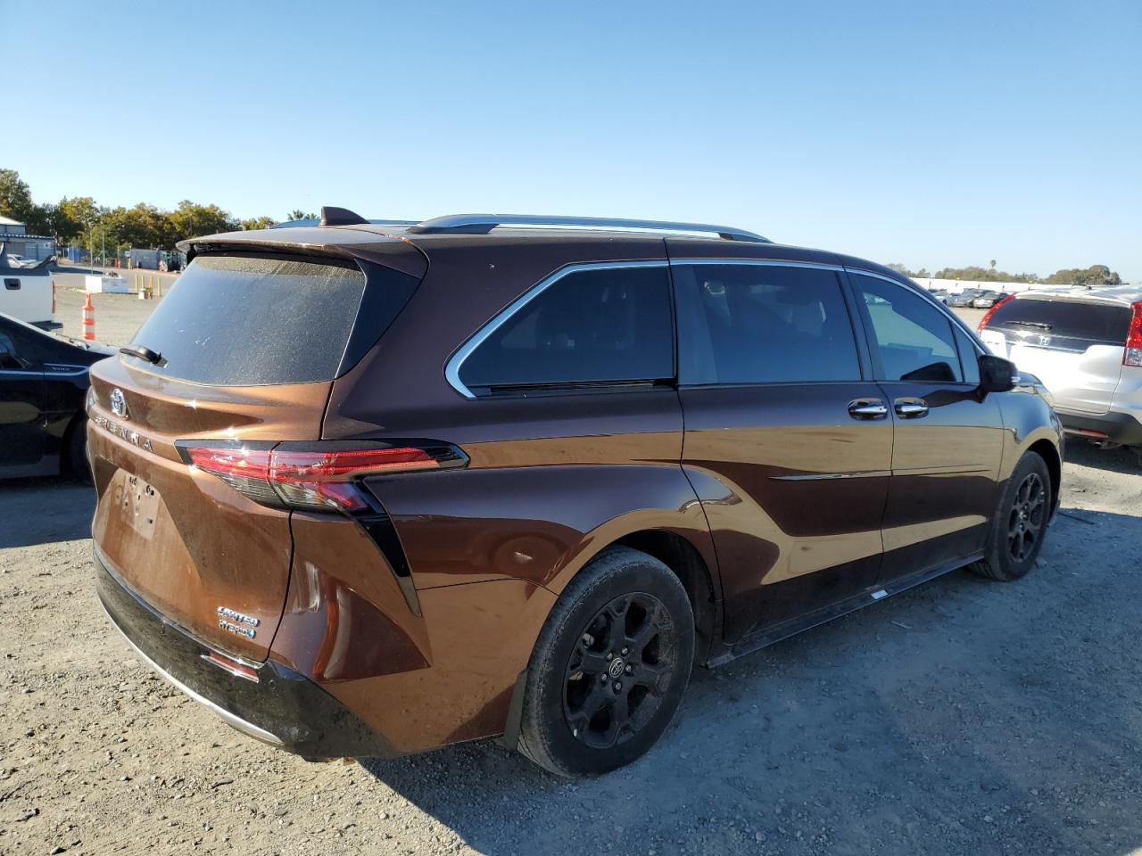 2023 Toyota Sienna Limited - Image 3