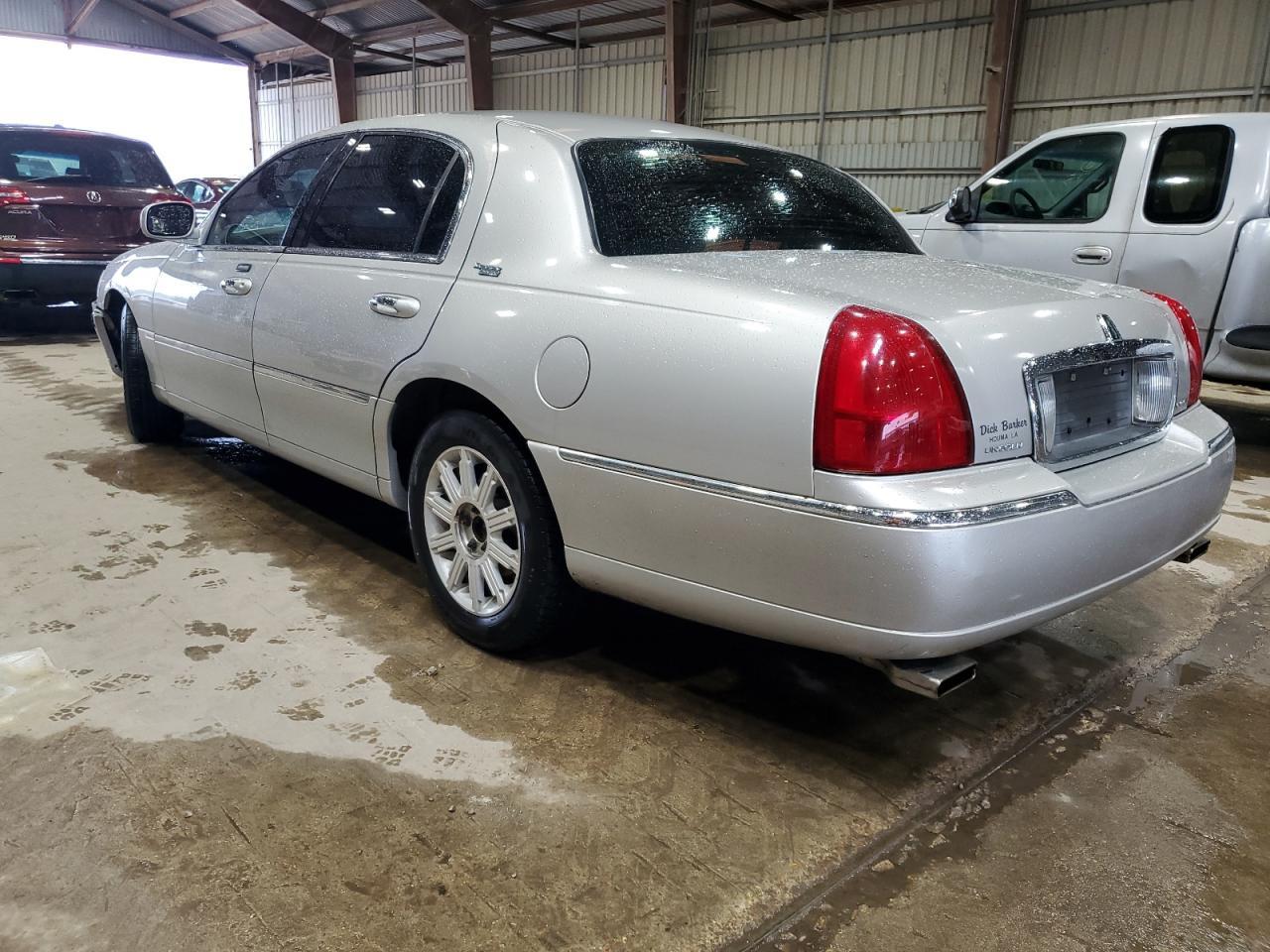 2008 Lincoln Town Car Signature Limited - Фото 2
