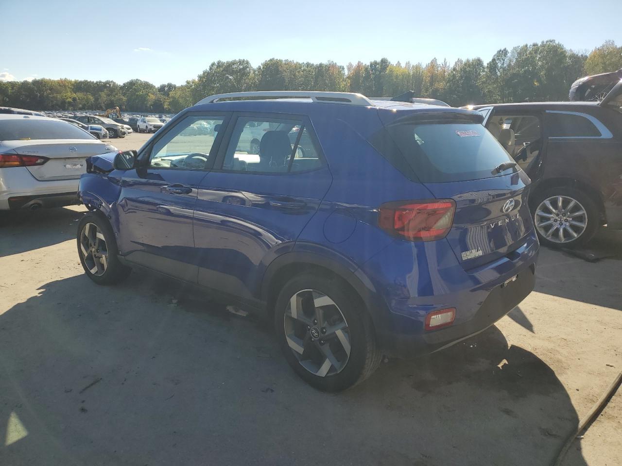 2022 Hyundai Venue Sel - Image 2