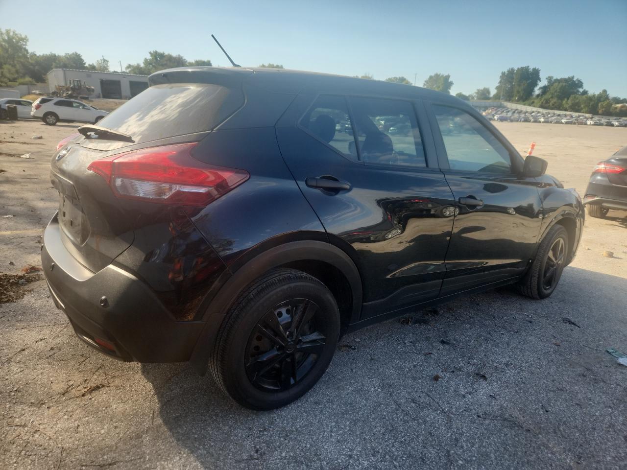 2020 Nissan Kicks S - Фото 3