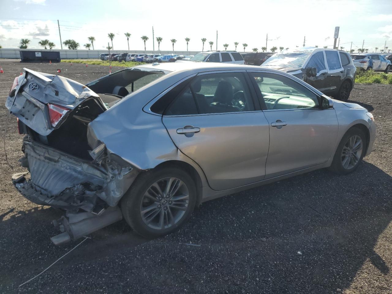 2015 Toyota Camry Le - Фото 3