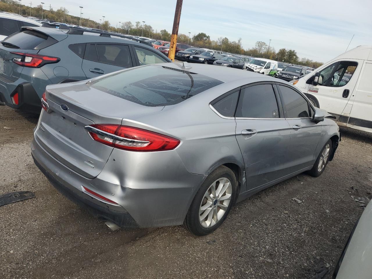 2020 Ford Fusion Se - Фото 3