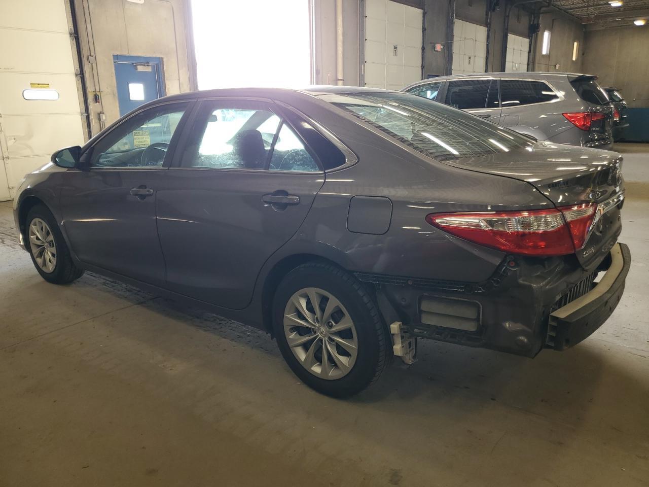 2016 Toyota Camry Le - Фото 2