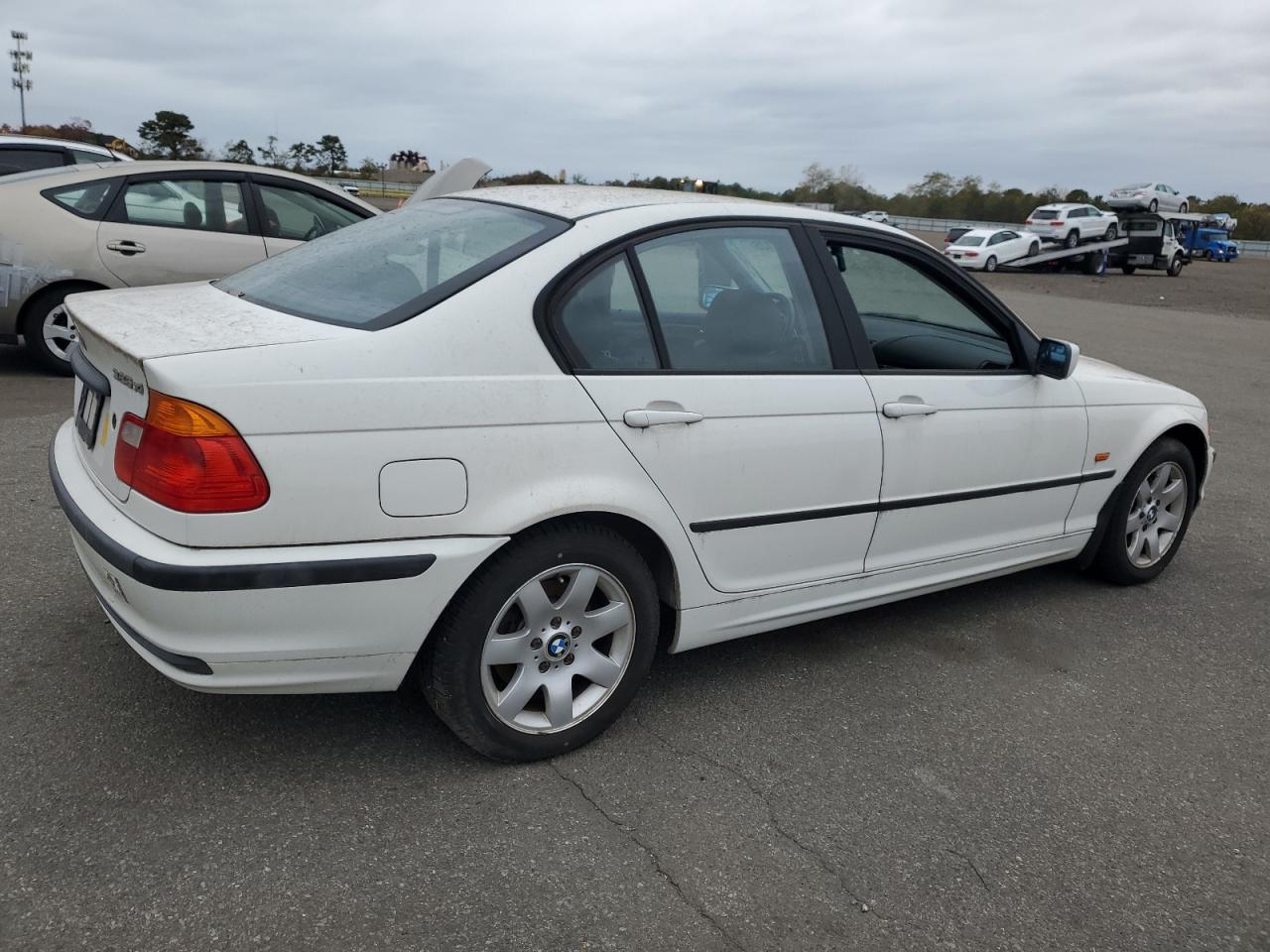 2001 BMW 325 I - Image 3