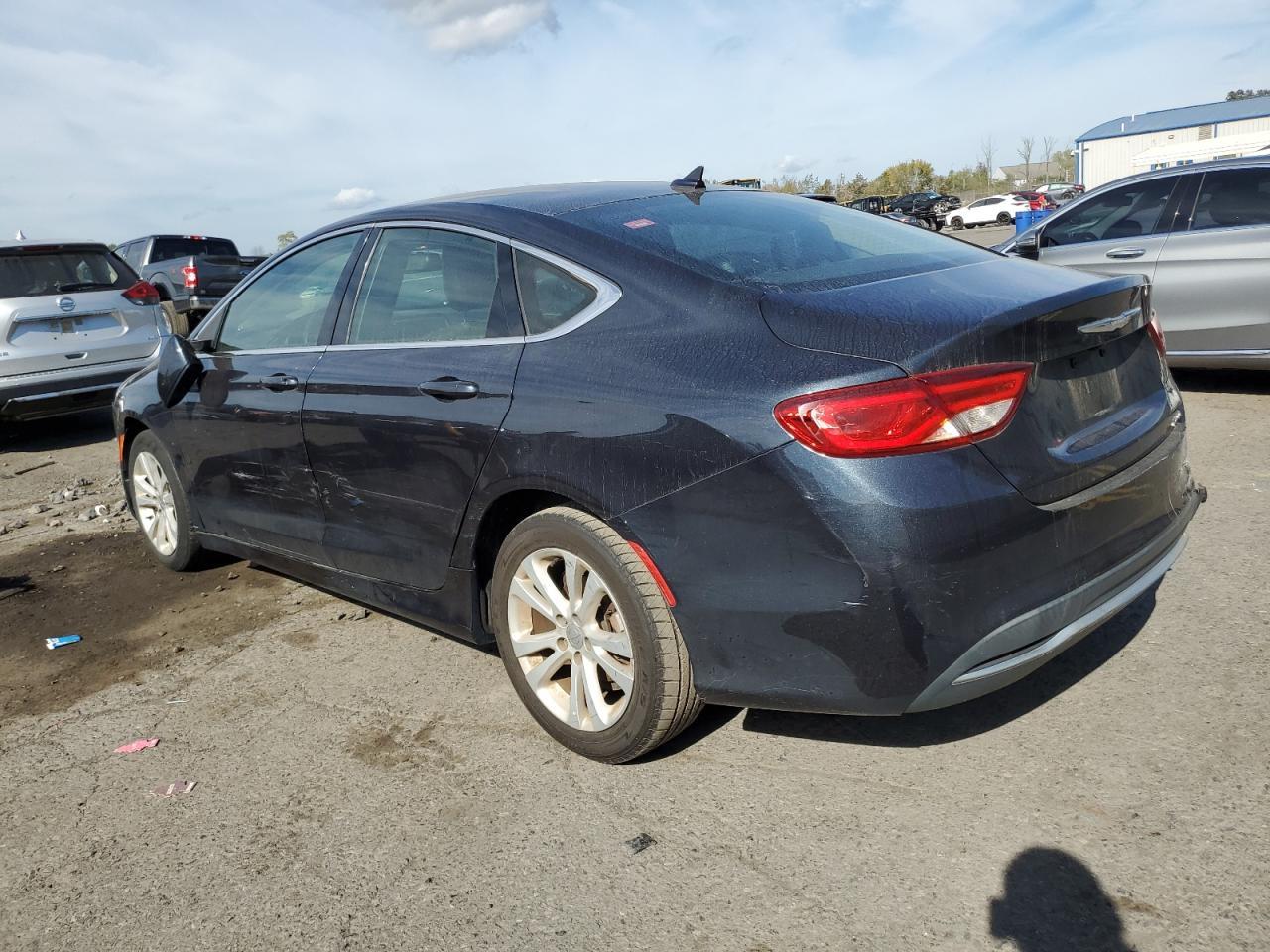 2017 Chrysler 200 Limited - Фото 2