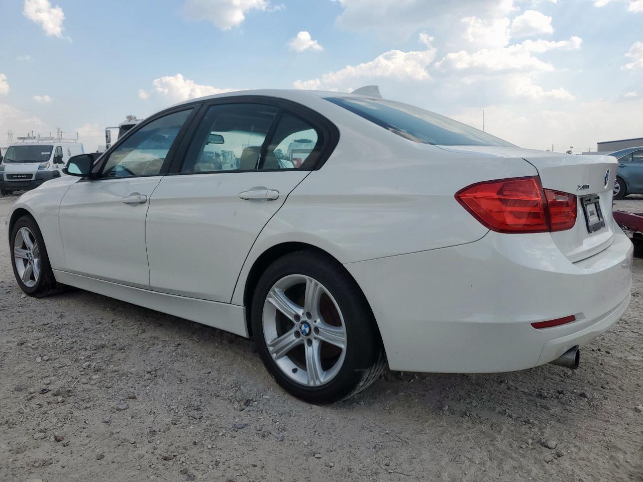 2014 BMW 320 I xDrive - Фото 2
