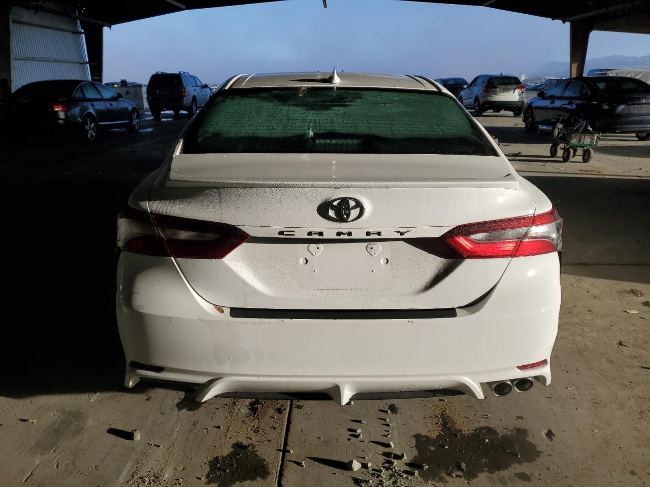 2022 Toyota Camry Se - Image 6