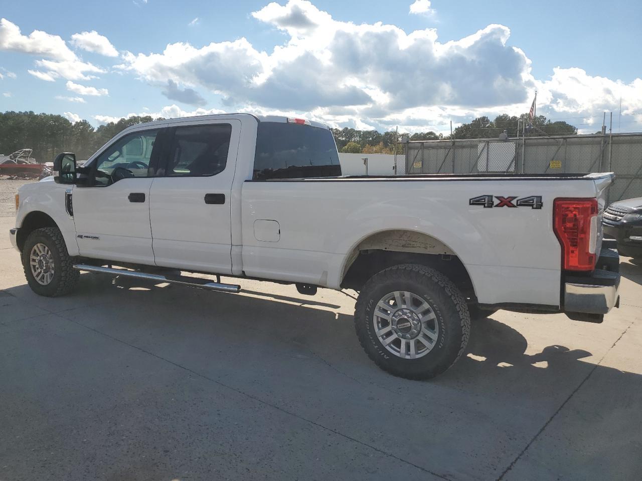 2017 Ford F250 Super Duty - Фото 2