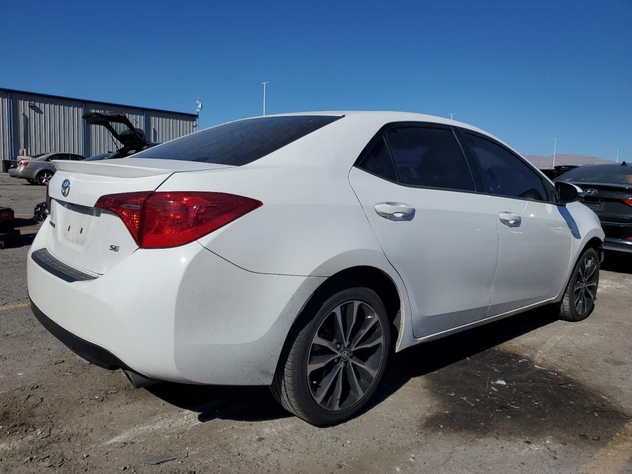 2017 Toyota Corolla L - Фото 3