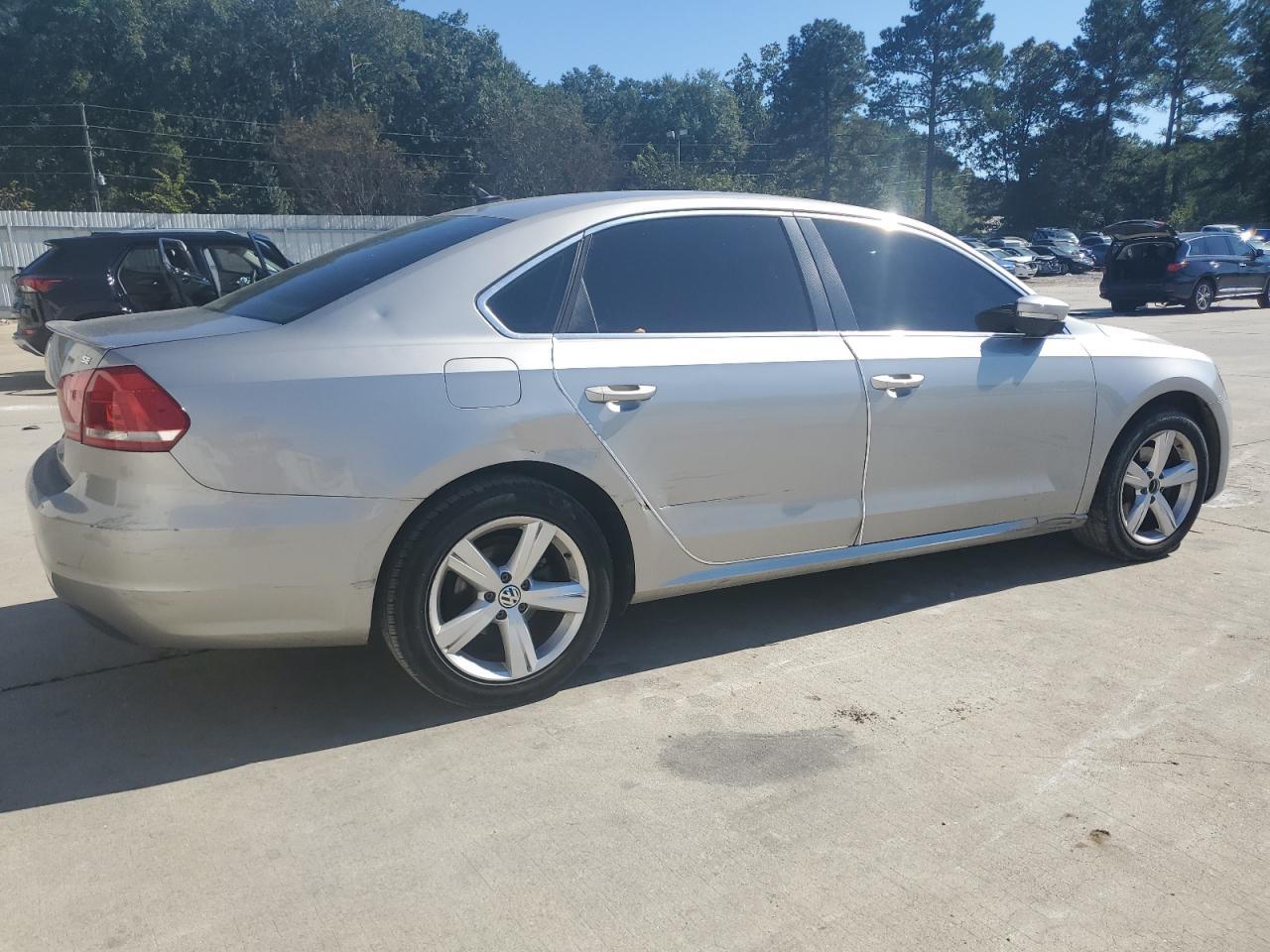 2013 Volkswagen Passat Se - Image 3