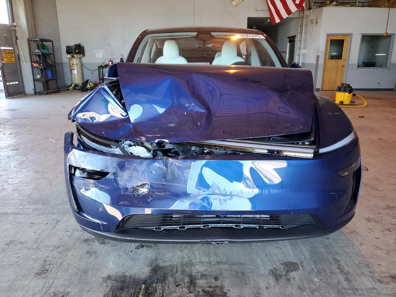 2026 Tesla Model Y - Фото 5