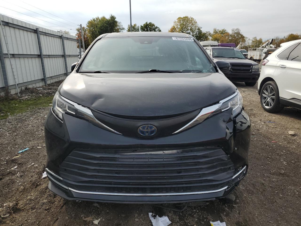 2023 Toyota Sienna Xle - Image 5