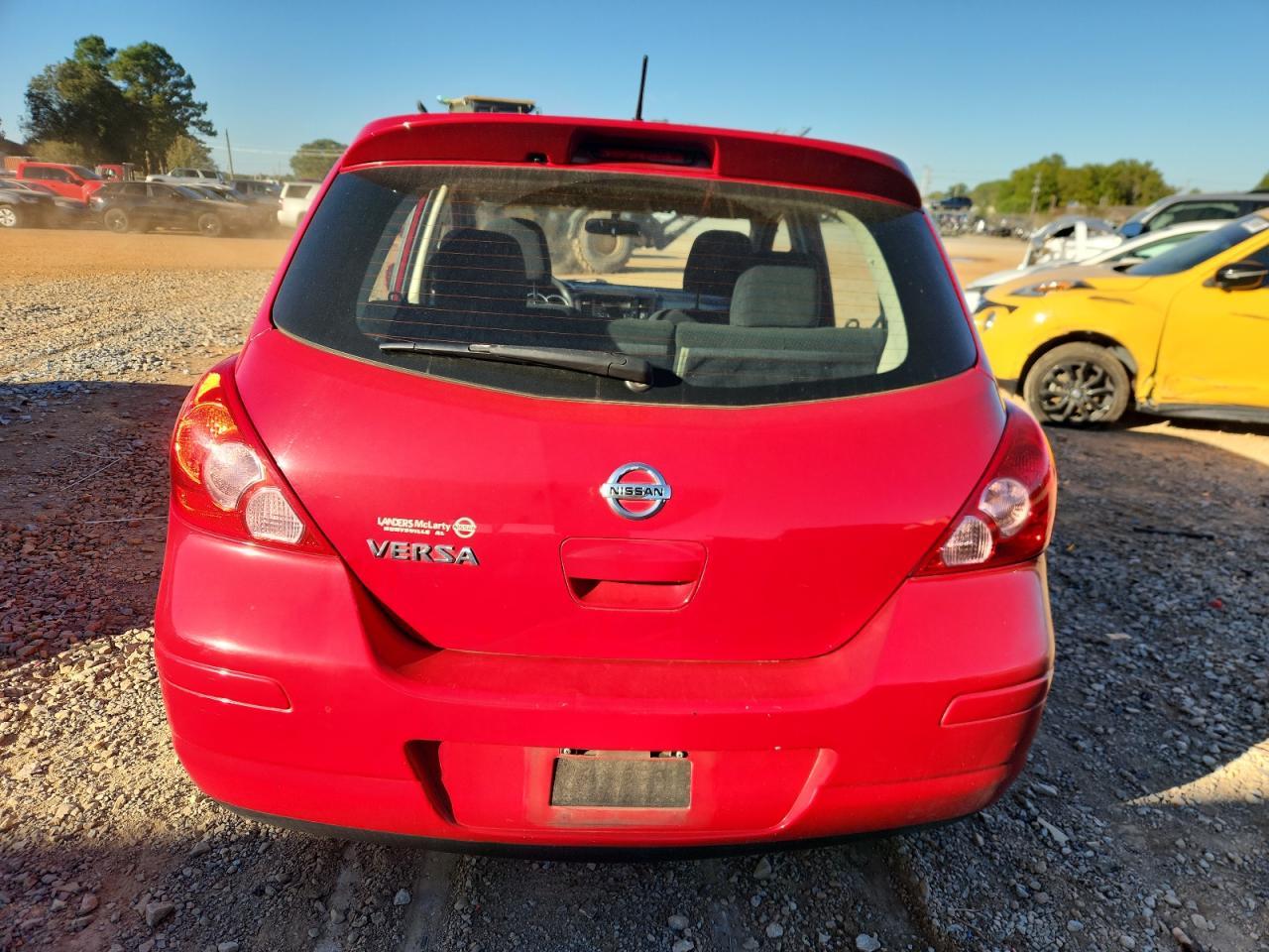2011 Nissan Versa S - Фото 6