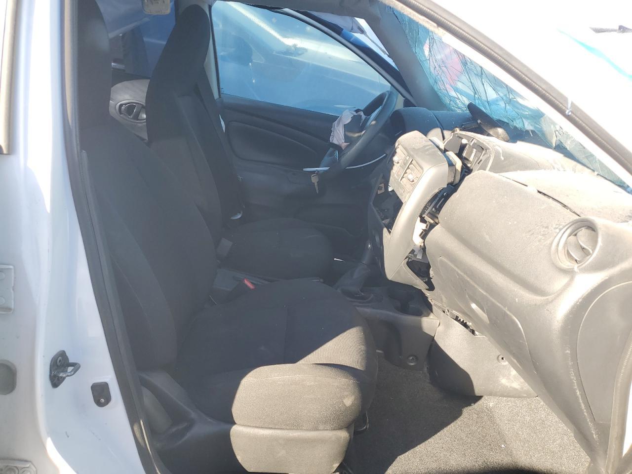 2015 Nissan Versa S - Фото 7