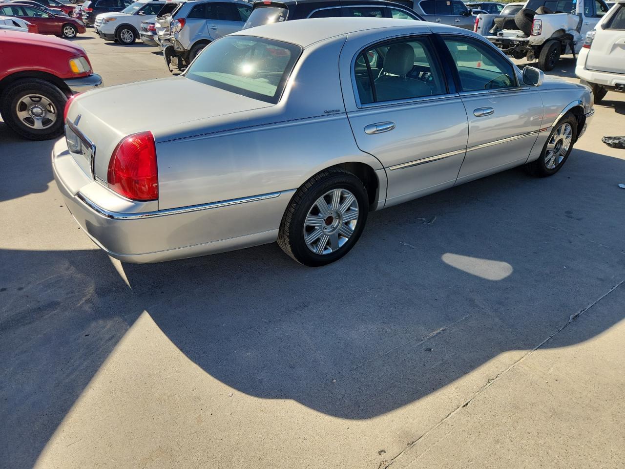 2007 Lincoln Town Car Signature - Фото 3