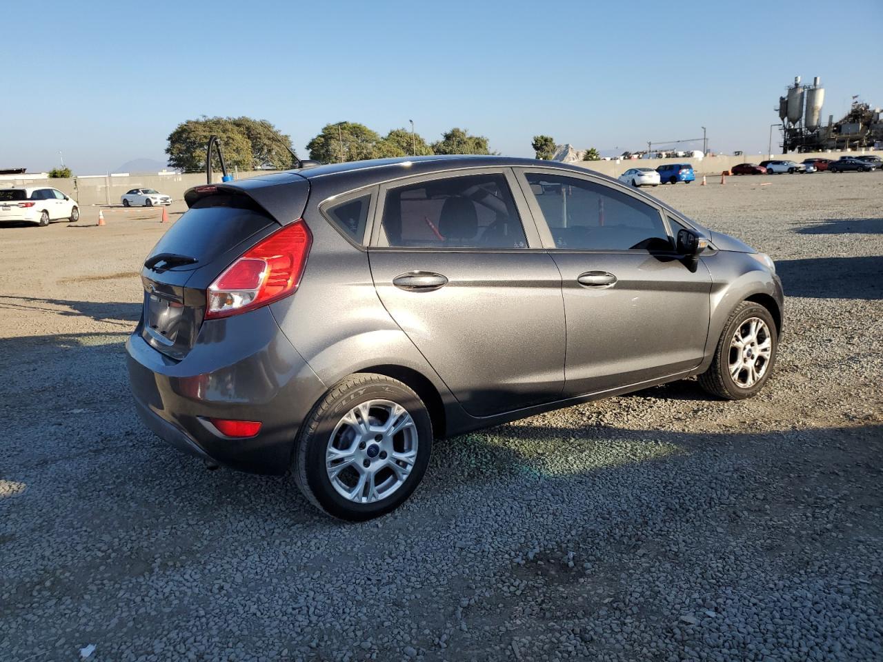 2016 Ford Fiesta Se - Фото 3