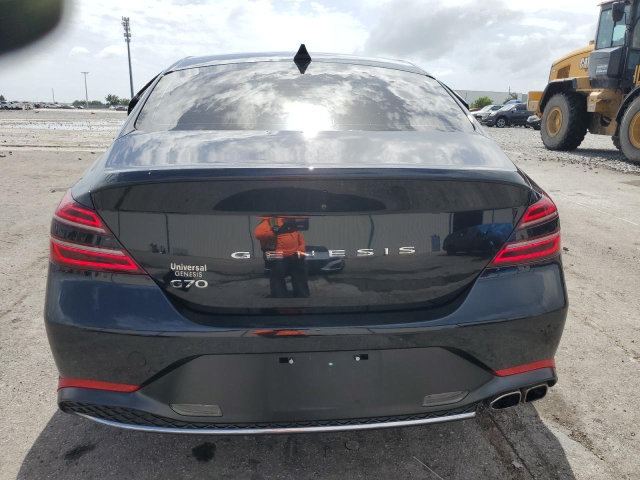 2022 Genesis G70 Base - Image 6