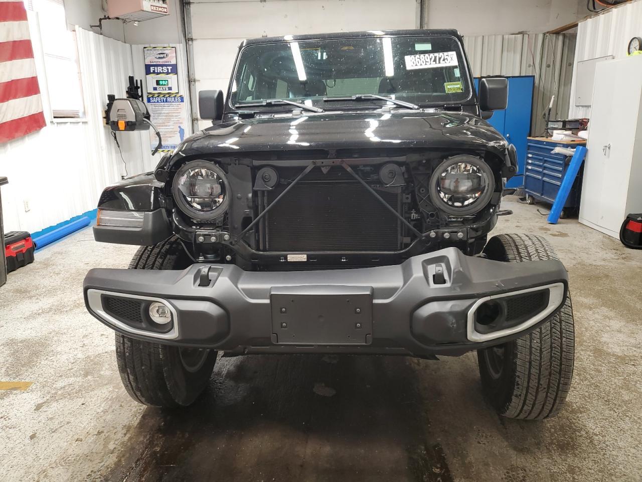 2025 Jeep Wrangler Sahara - Фото 5