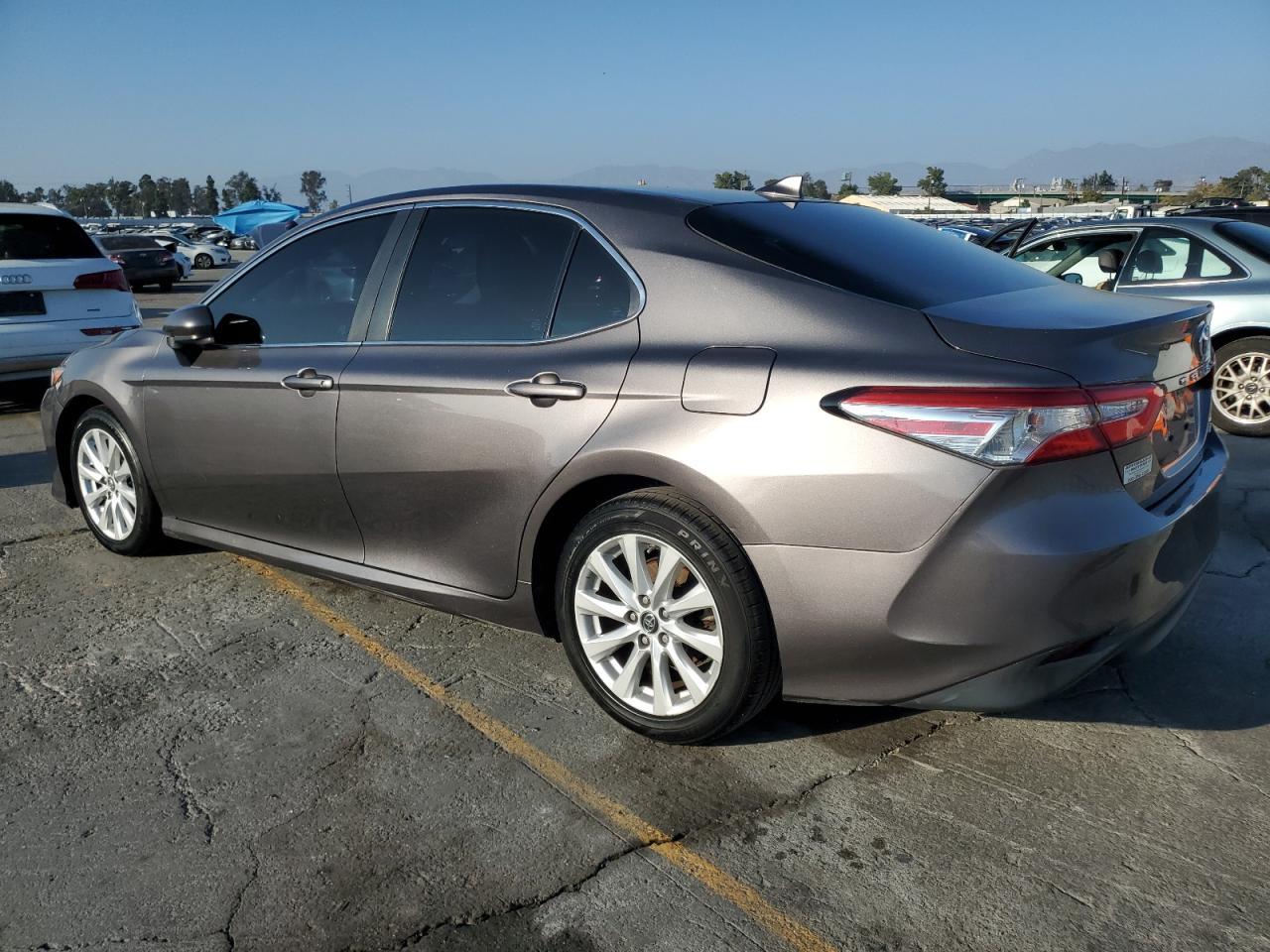 2019 Toyota Camry L - Фото 2