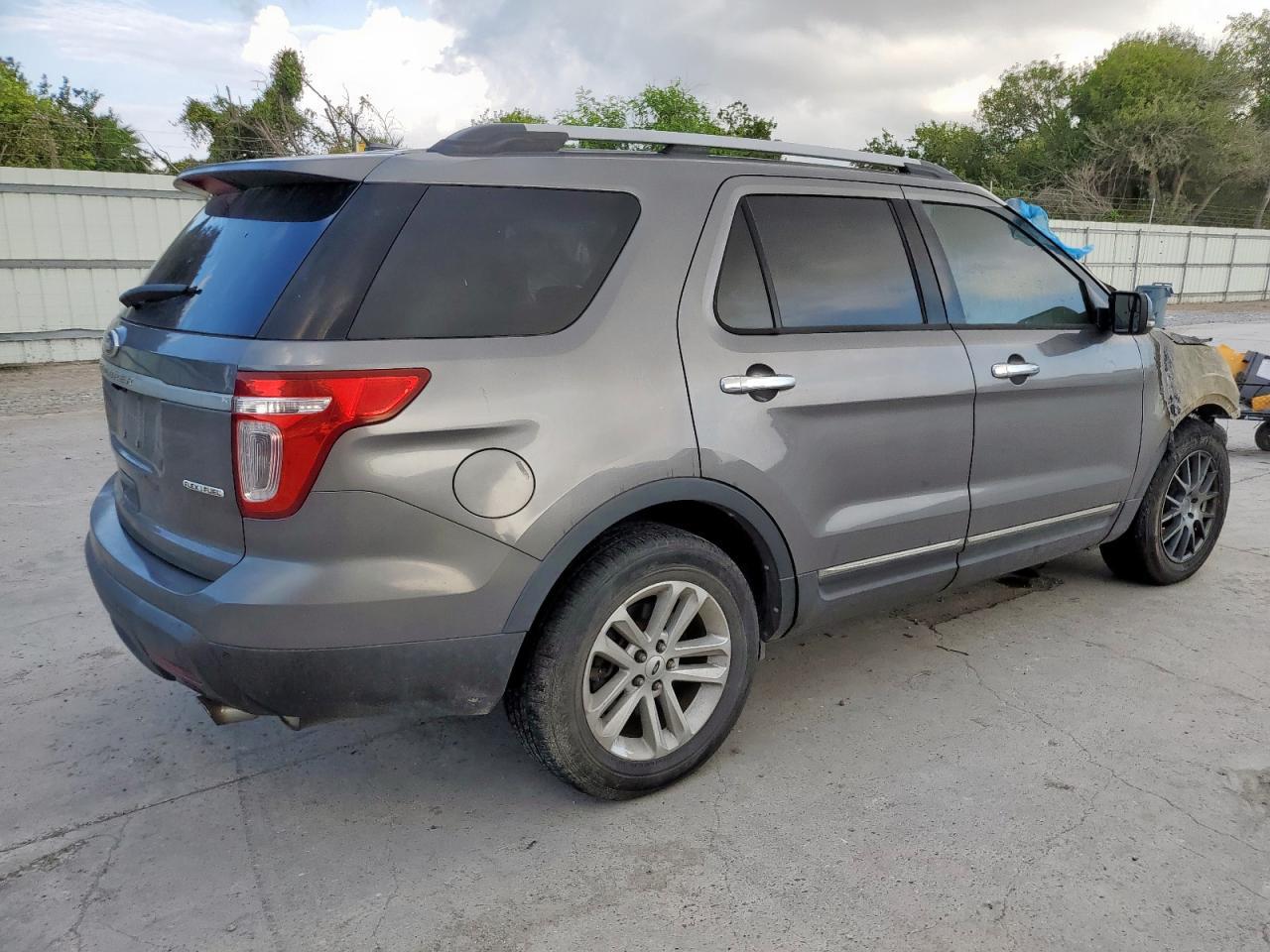 2013 Ford Explorer Xlt - Image 3