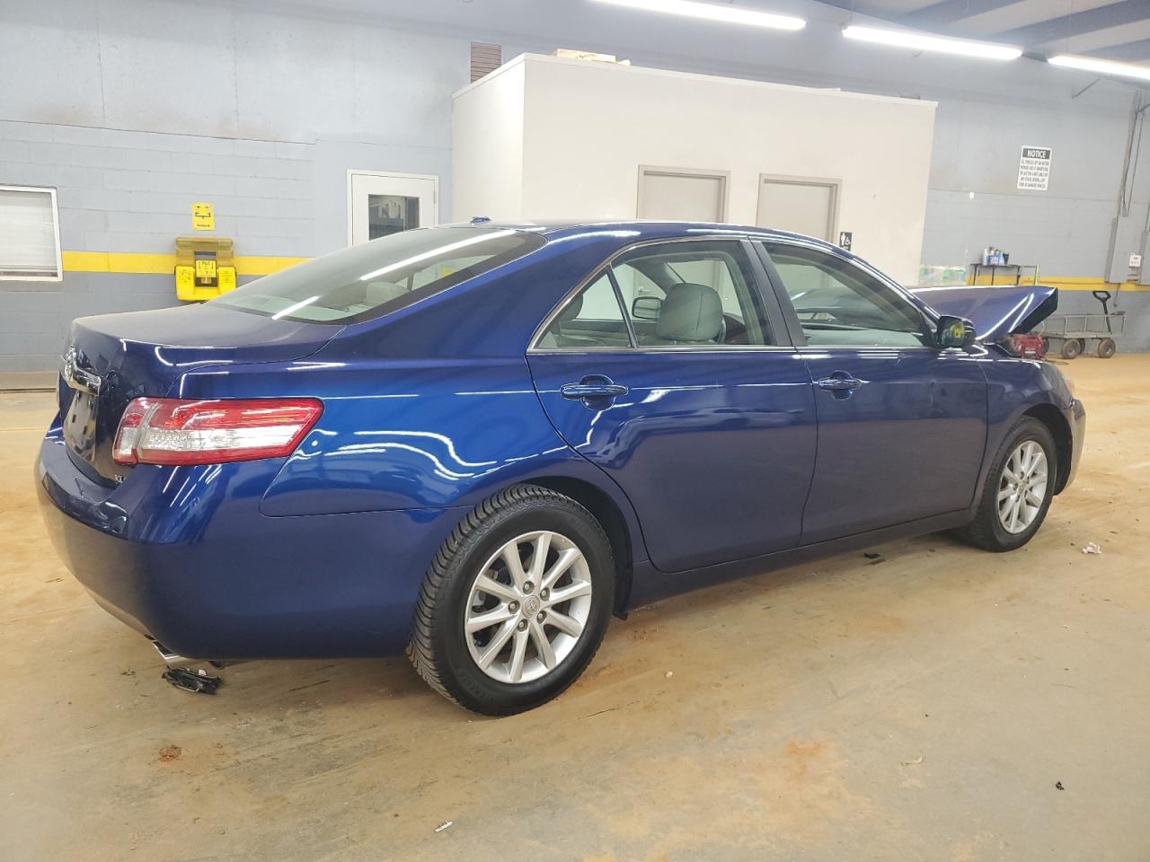 2011 Toyota Camry Se - Фото 3