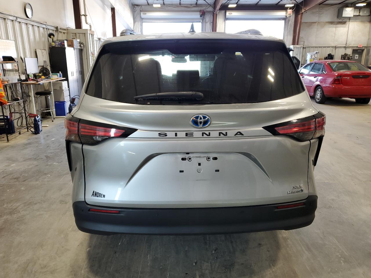 2022 Toyota Sienna Xle - Фото 6